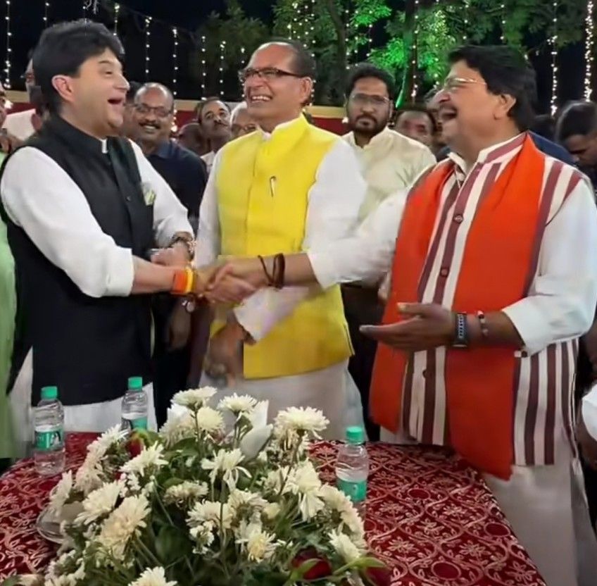 Madhya Pradesh Politics : मोहन के निशाने पर सिंधिया, पवैया की धमाकेदार वापसी और शिवराज ज्योतिरादित्य कैलाश के ठहाके... 4 screenshot 20260425 1719172438663933589275291