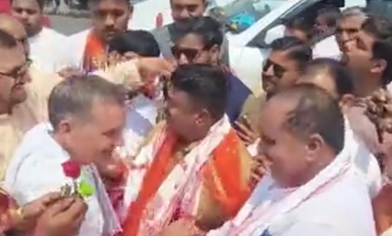 PM की अपील का बीजेपी नेताओं पर ही असर नहीं, 200 गाड़ियों के काफिले के साथ पदभार ग्रहण करने पहुंचे पाठ्यपुस्तक निगम के अध्यक्ष, लगा जाम 1 Screenshot 20260512 005733.DainikBhaskar28129