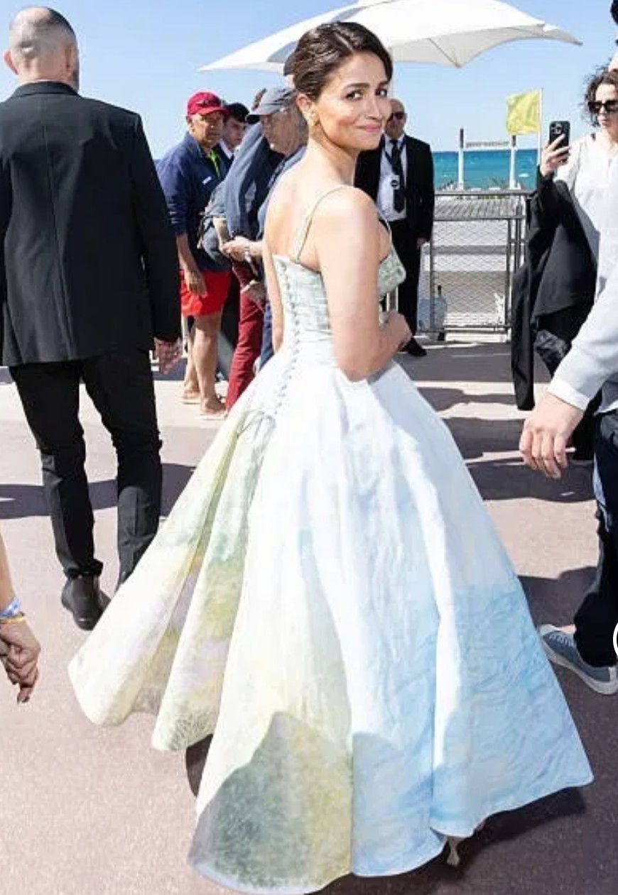 Cannes 2026: कान फिल्म फेस्टिवल में छाईं आलिया भट्ट, सामने आई पहली झलक 6 Screenshot 20260512 171251.Chrome28129