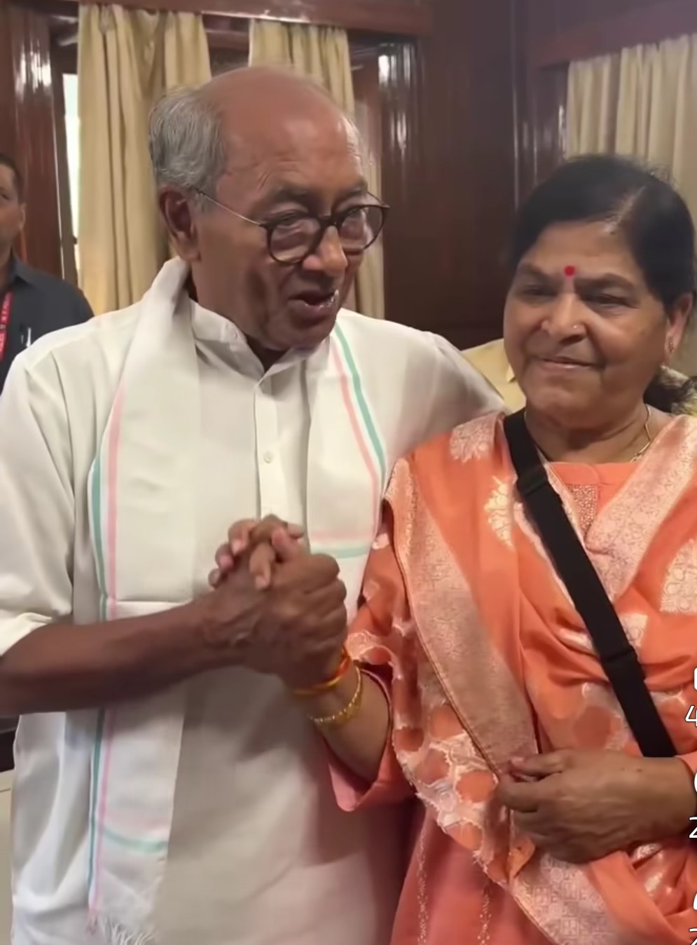 Sanatan: दिग्विजय सिंह बोले- मैं घोर सनातनी हूं..पूर्व मंत्री उषा ठाकुर से कहा- क्या तुमने कभी नर्मदा परिक्रमा की है? उषा ठाकुर बोली - आप बड़े भाई... 7 Screenshot 20260516 134326.Facebook28129