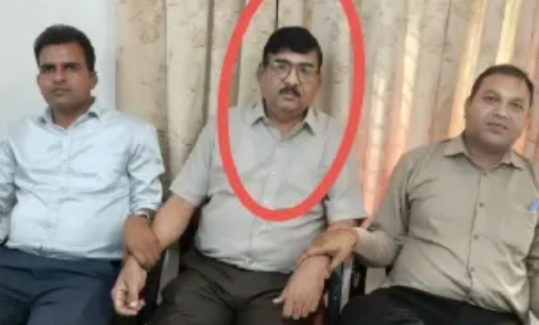 MP: शौचालय निर्माण के नाम पर रिश्वतखोरी, धार में जिला परियोजना समन्वयक 1 लाख लेते गिरफ्तार 1 Screenshot 20260518 231112.Chrome28129