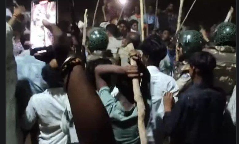 MP : श्योपुर में किसान की हत्या पर भड़के लोग, हाईवे जाम,भीड़ का पुलिस पर हमला, थाने में तोड़फोड़, पुलिस का लाठीचार्ज 1 Screenshot 20260524 151240.DainikBhaskar28129