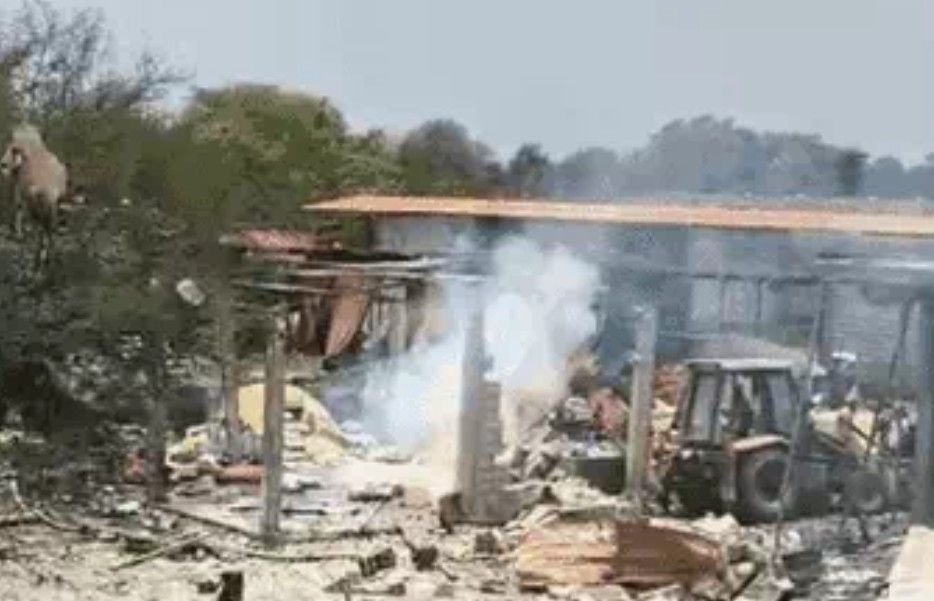 MP : देवास पटाखा फैक्ट्री में ब्लास्ट, 3 की मौत, 12 मजदूर घायल, घटना की जांच के आदेश 2 screenshot 20260514 1344177088283276261409217