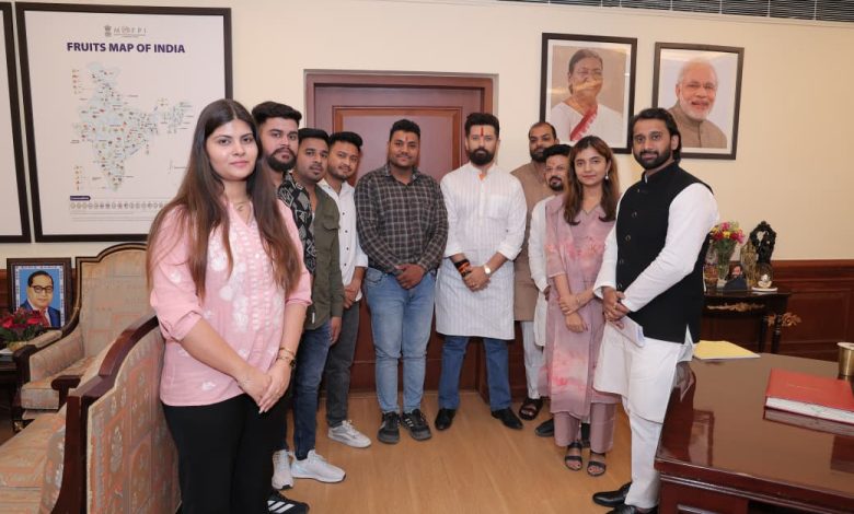 दिल्ली में केंद्रीय मंत्री चिराग पासवान से मिली मध्य प्रदेश युवा लोजपा की टीम, प्रदेश में संगठन विस्तार और जमीनी मजबूती पर हुई चर्चा 1 IMG 20260604 WA0022