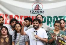 कॉकरोच जनता पार्टी का दिल्ली में विरोध प्रदर्शन, शामिल हुए सोनम वांगचुक, मंत्री धर्मेन्द्र प्रधान का इस्तीफ़ा माँगा 2 Screenshot 20260606 155208.Chrome28129