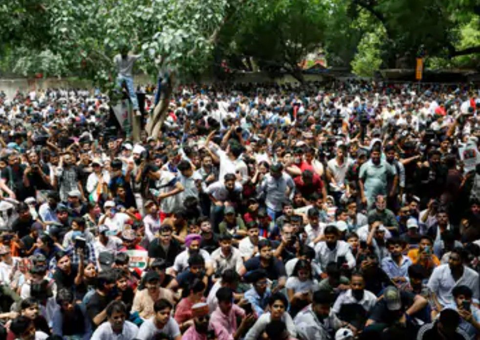 कॉकरोच जनता पार्टी का दिल्ली में विरोध प्रदर्शन, शामिल हुए सोनम वांगचुक, मंत्री धर्मेन्द्र प्रधान का इस्तीफ़ा माँगा 2 screenshot 20260606 1552179094283832584338841