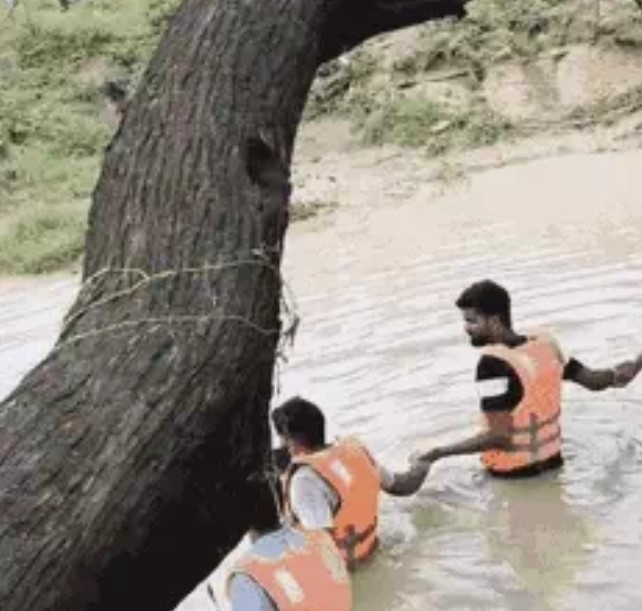 MP Weather: 24 घंटे में 40 जिलों में झमाझम बारिश, आष्टा में डूबने से 2 बच्चों की मौत; कई गांवों का संपर्क टूटा 6 Screenshot 20260704 170448.DainikBhaskar28129