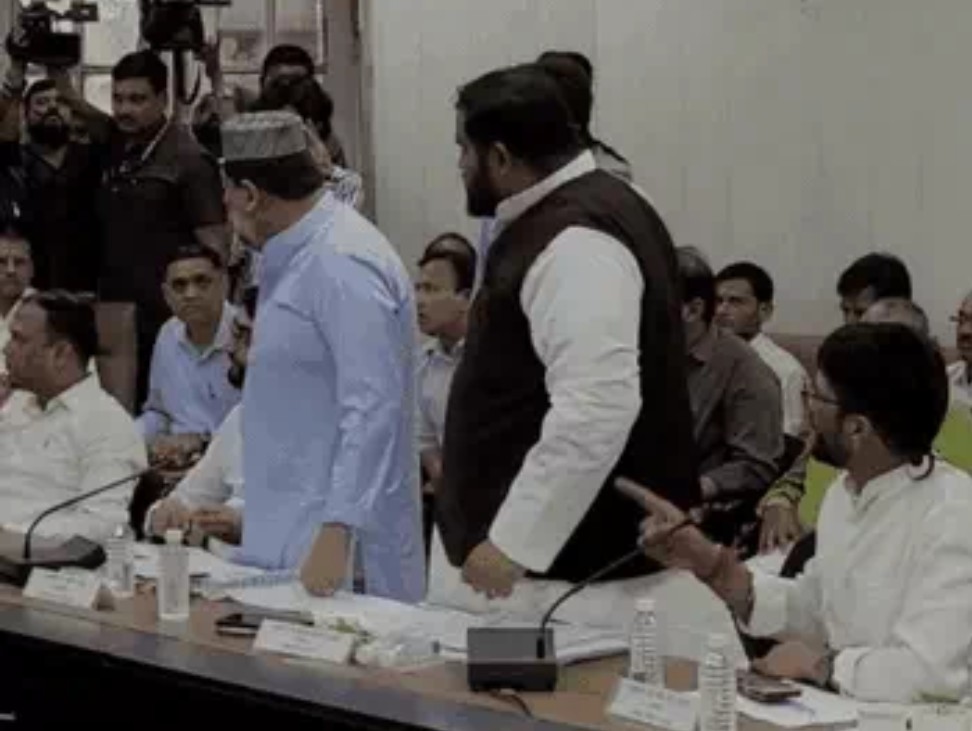 भोपाल के मास्टर प्लान पर बैठक में हंगामा, MLA-अध्यक्ष में तु-तू, मैं-मैं, नाराज होकर कांग्रेस विधायक बैठक से बाहर निकले, स्मार्ट सिटी पर सत्ता-विपक्ष एक सुर में नाराज 7 Screenshot 20260710 163235.Chrome28129