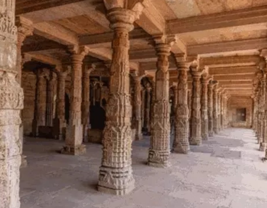 धार भोजशाला विवाद: सुप्रीम कोर्ट करेगा सुनवाई, हाई कोर्ट के फैसले को चुनौती देने वाली याचिकाएं होंगी सूचीबद्ध 6 Screenshot 20260713 225837.DainikBhaskar28129