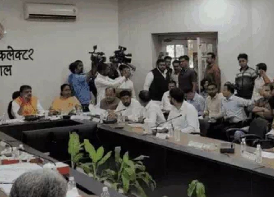 भोपाल के मास्टर प्लान पर बैठक में हंगामा, MLA-अध्यक्ष में तु-तू, मैं-मैं, नाराज होकर कांग्रेस विधायक बैठक से बाहर निकले, स्मार्ट सिटी पर सत्ता-विपक्ष एक सुर में नाराज 2 screenshot 20260710 1632424648396570331167850
